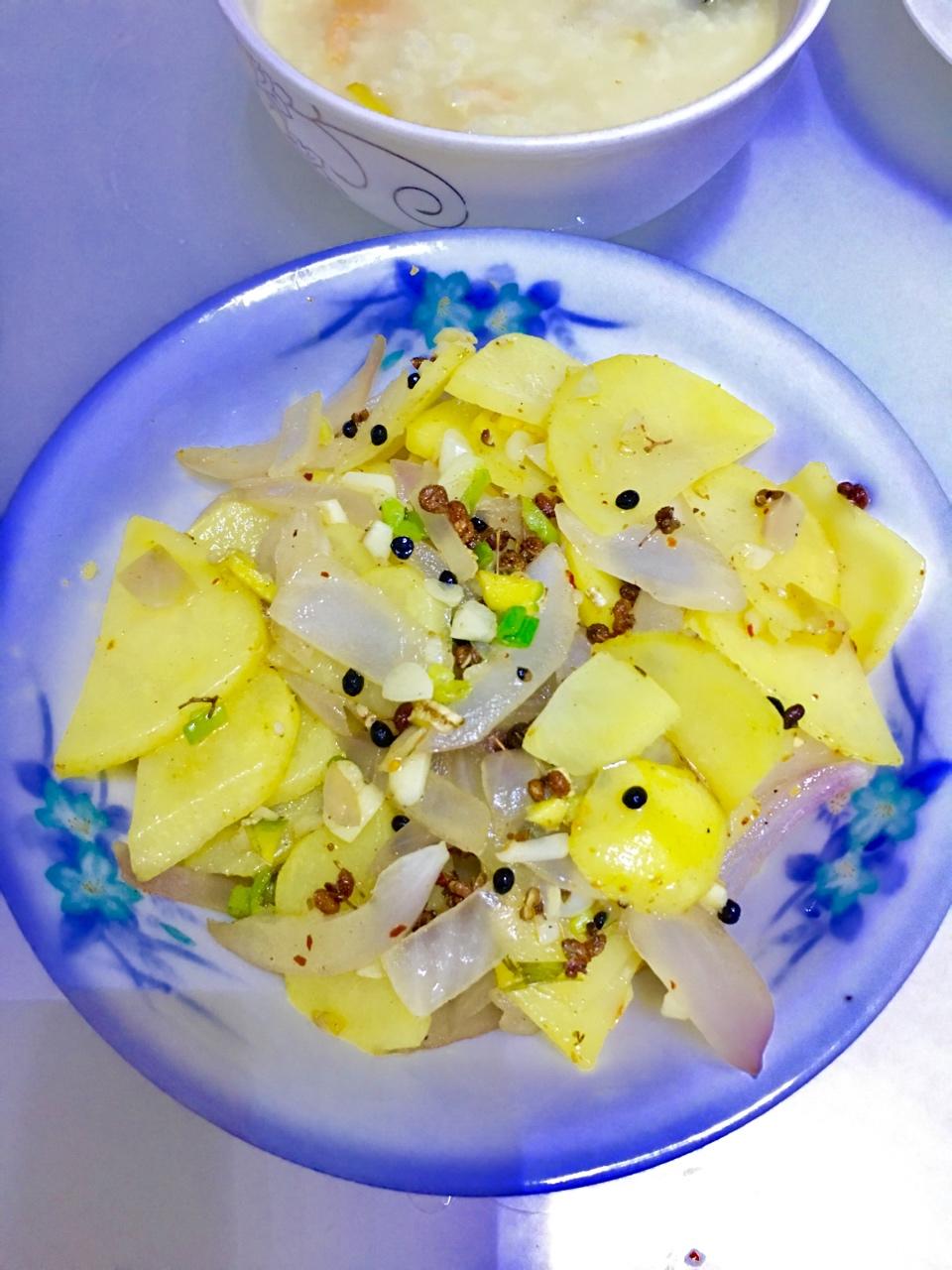 边吃边流泪的「孜然土豆片」