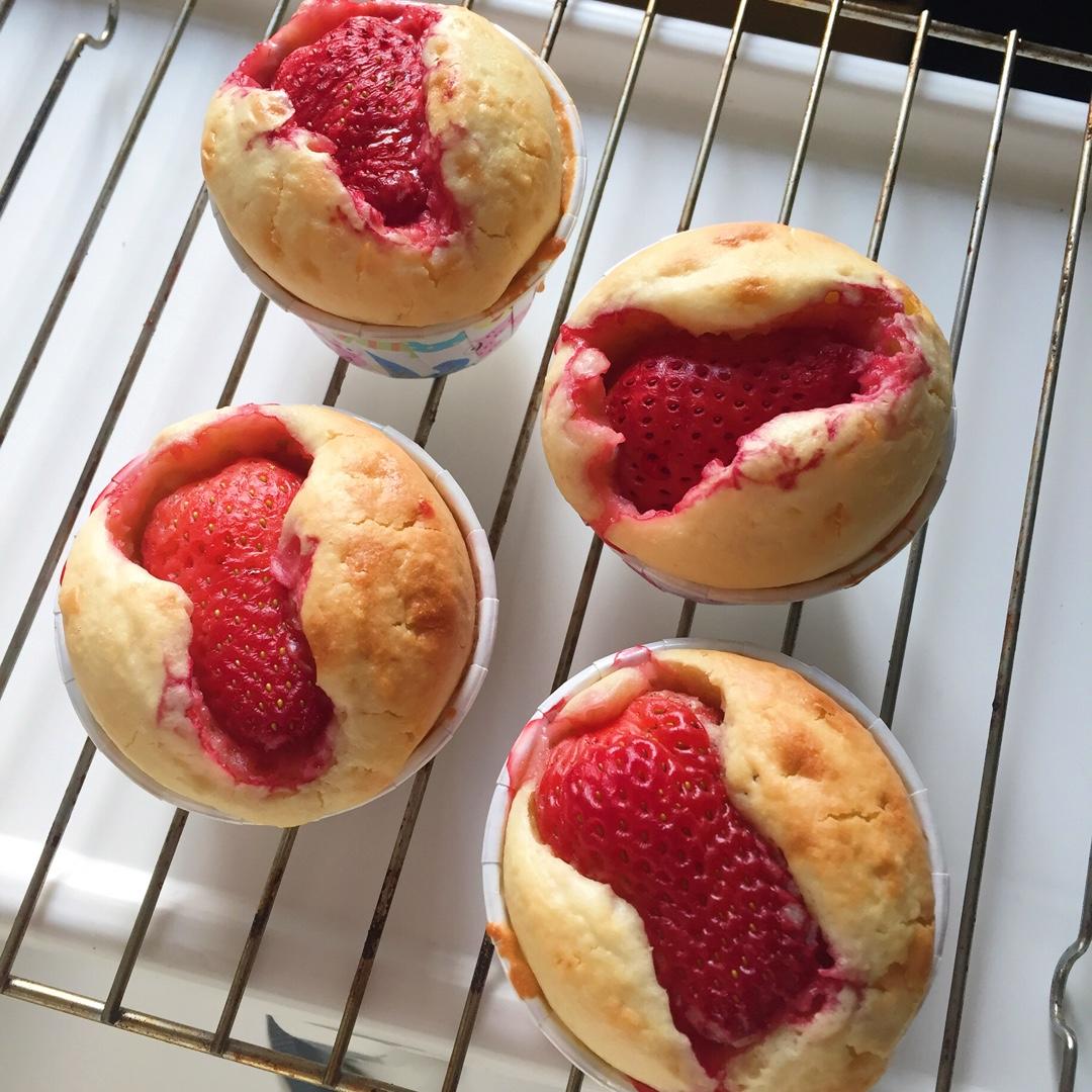 整颗草莓麦芬🍓