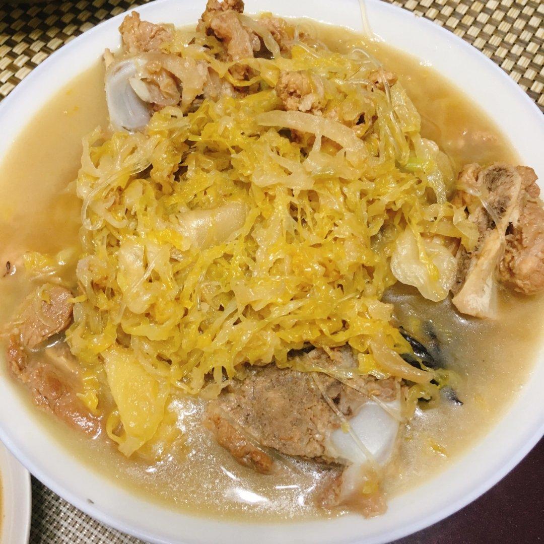 小九10做的东北菜排骨酸菜炖粉条