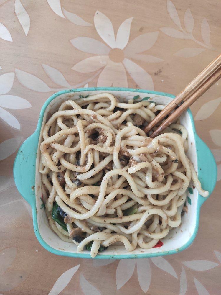 黑胡椒杏鲍菇芦笋牛肉拌面