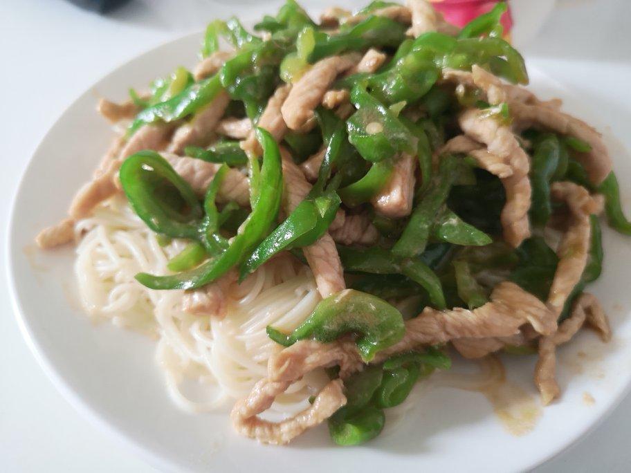 青椒肉丝拌面