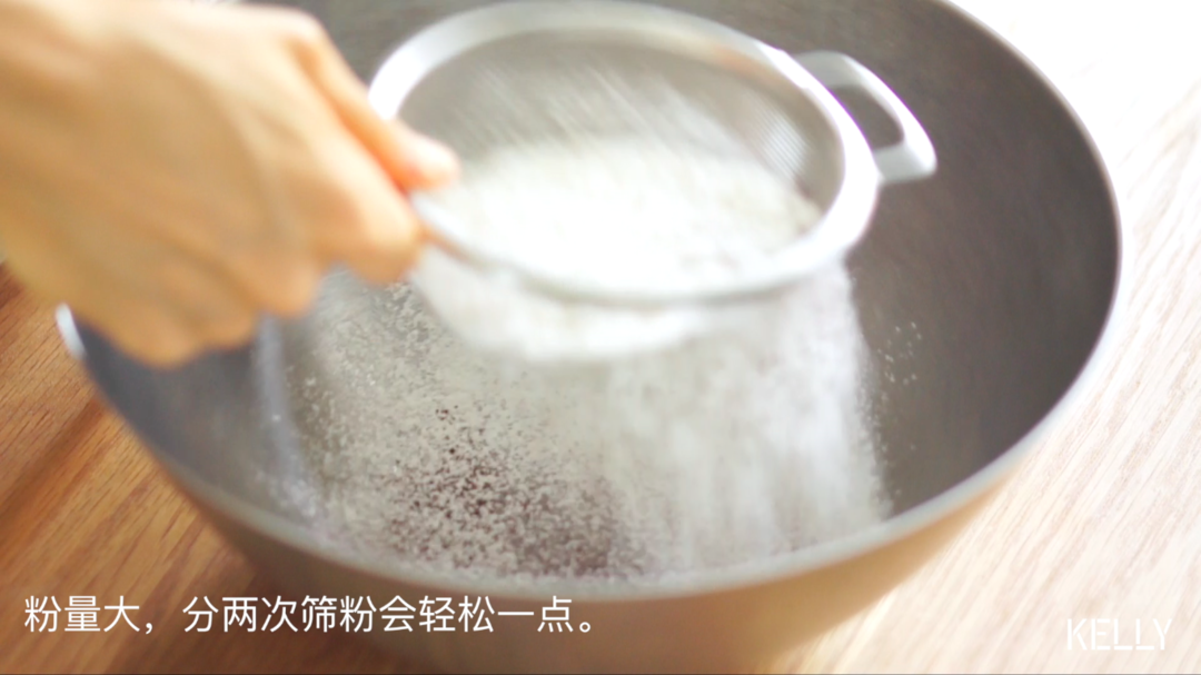 無需抹面的輕卡紅絲絨蛋糕/低卡配方+裝飾竅門+擠花方法/烘焙視頻蛋糕篇11「美式蛋糕」的做法 步驟11