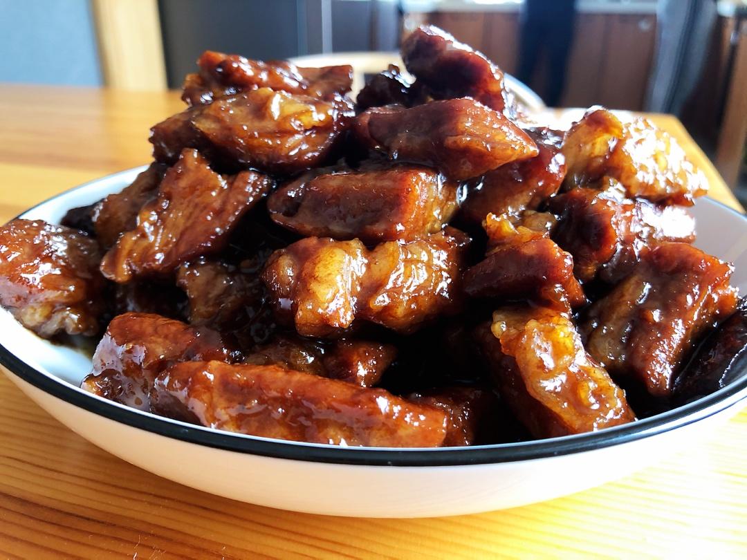 红烧牛肉～香死个人儿呀～～