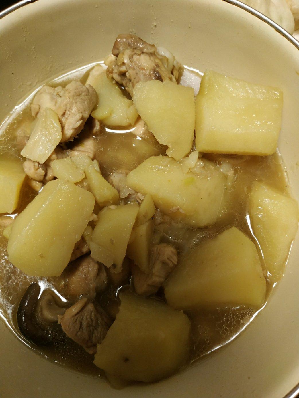 香菇土豆炖鸡块