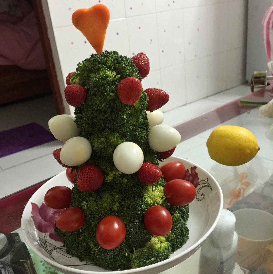 维维妈妈做的西兰花圣诞树
