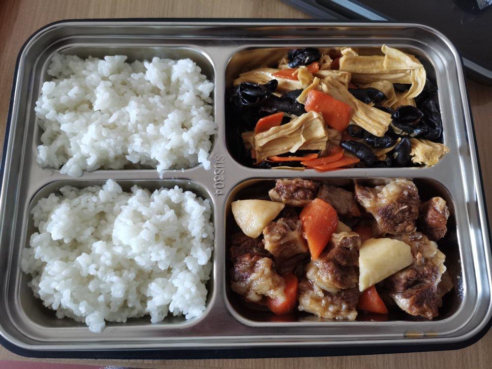 土豆焖牛腩