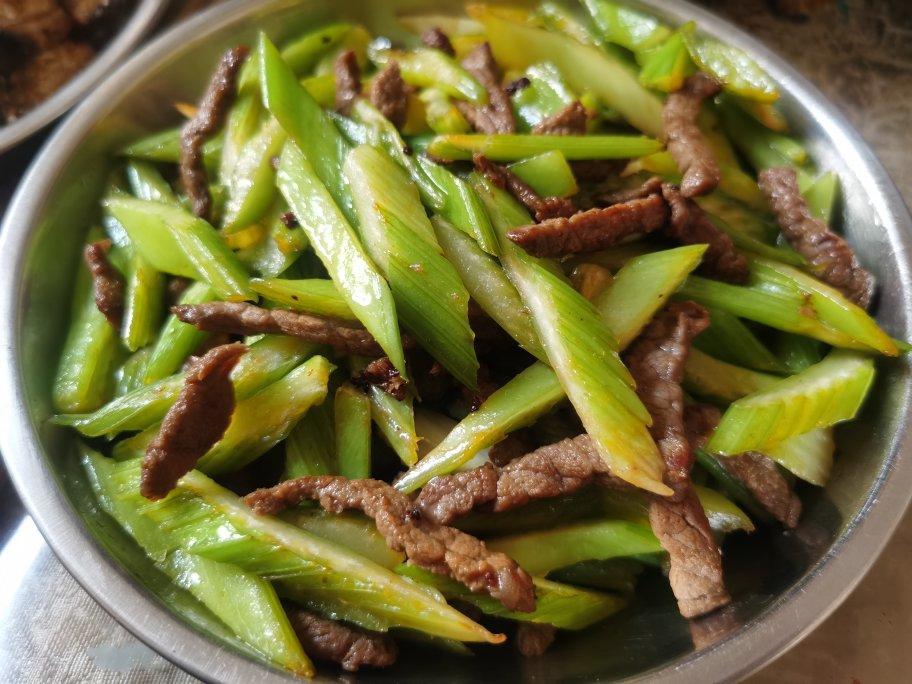 牛肉炒西芹