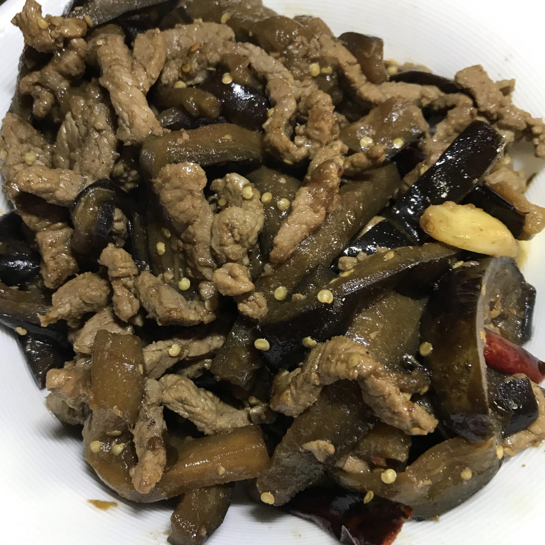 下饭茄子炒牛肉，请给我一大碗米饭