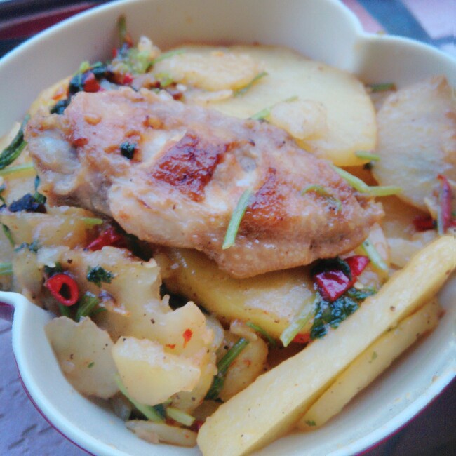 土豆炖翅根