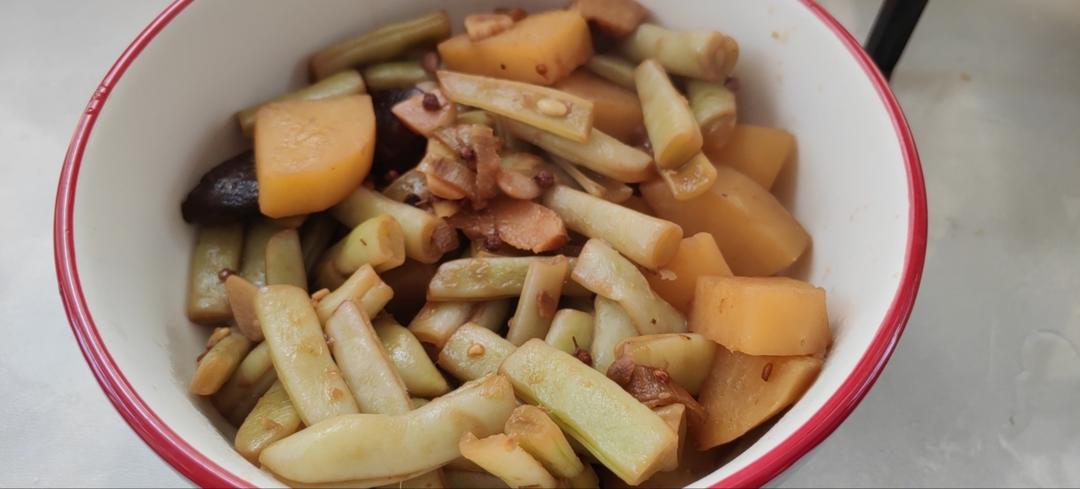 不吃两碗饭你找我！东北做法 酱炖芸豆土豆五花肉