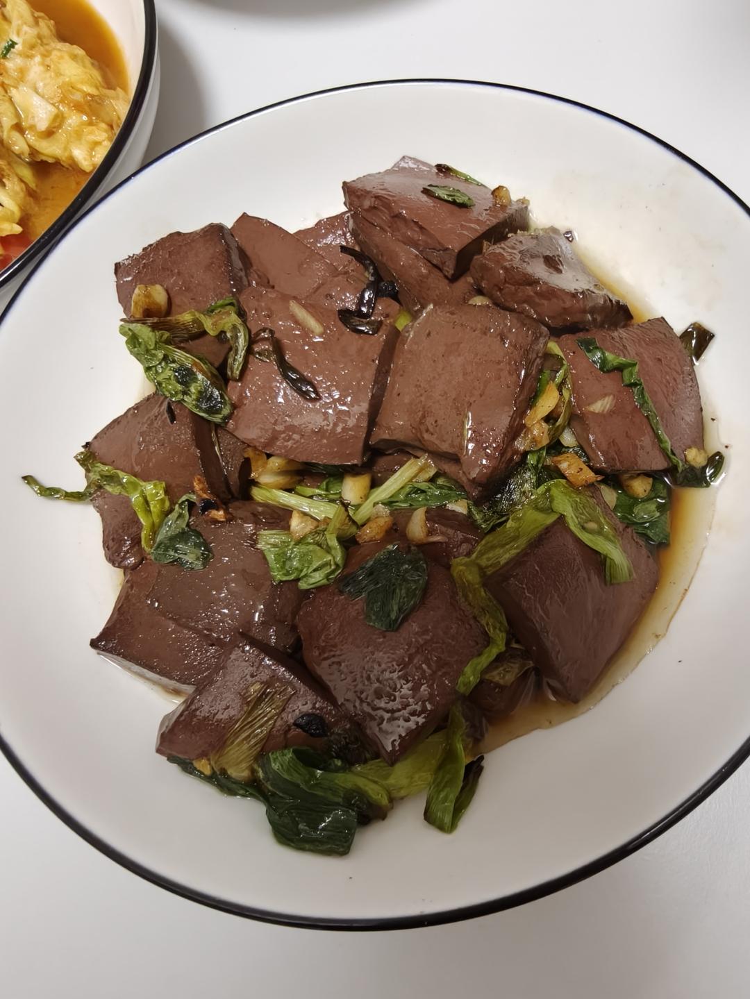 “葱爆鸭血”老公夸葱油裹着鸭血真的太香了！连葱都吃的一干二净哈哈