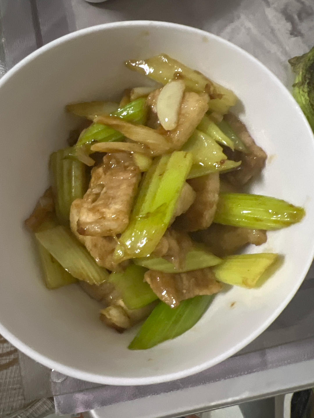 下饭芹菜炒肉
