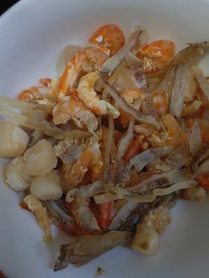 鱿鱼虾米瑶柱粥的做法 步骤1