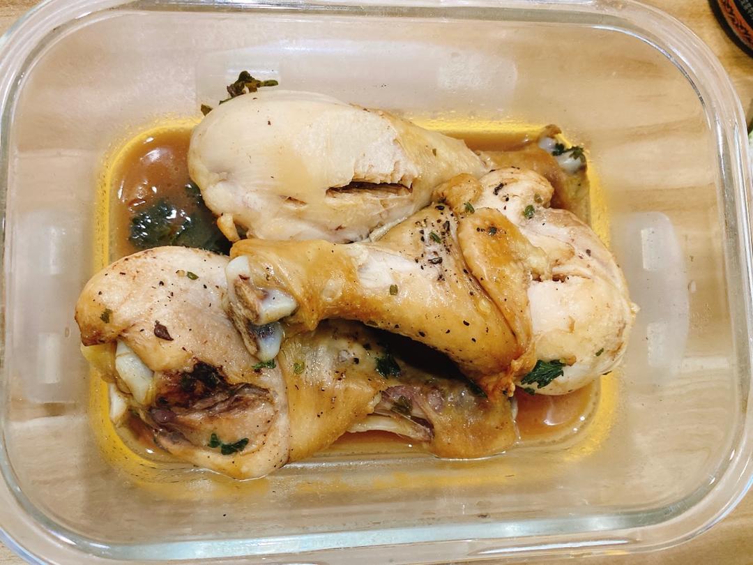 柠香欧芹烤鸡腿