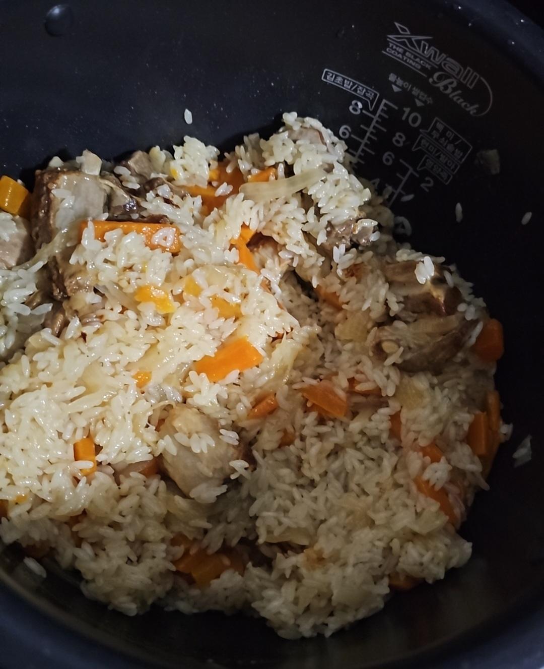 新疆羊肉抓饭（不糊底电饭煲版）