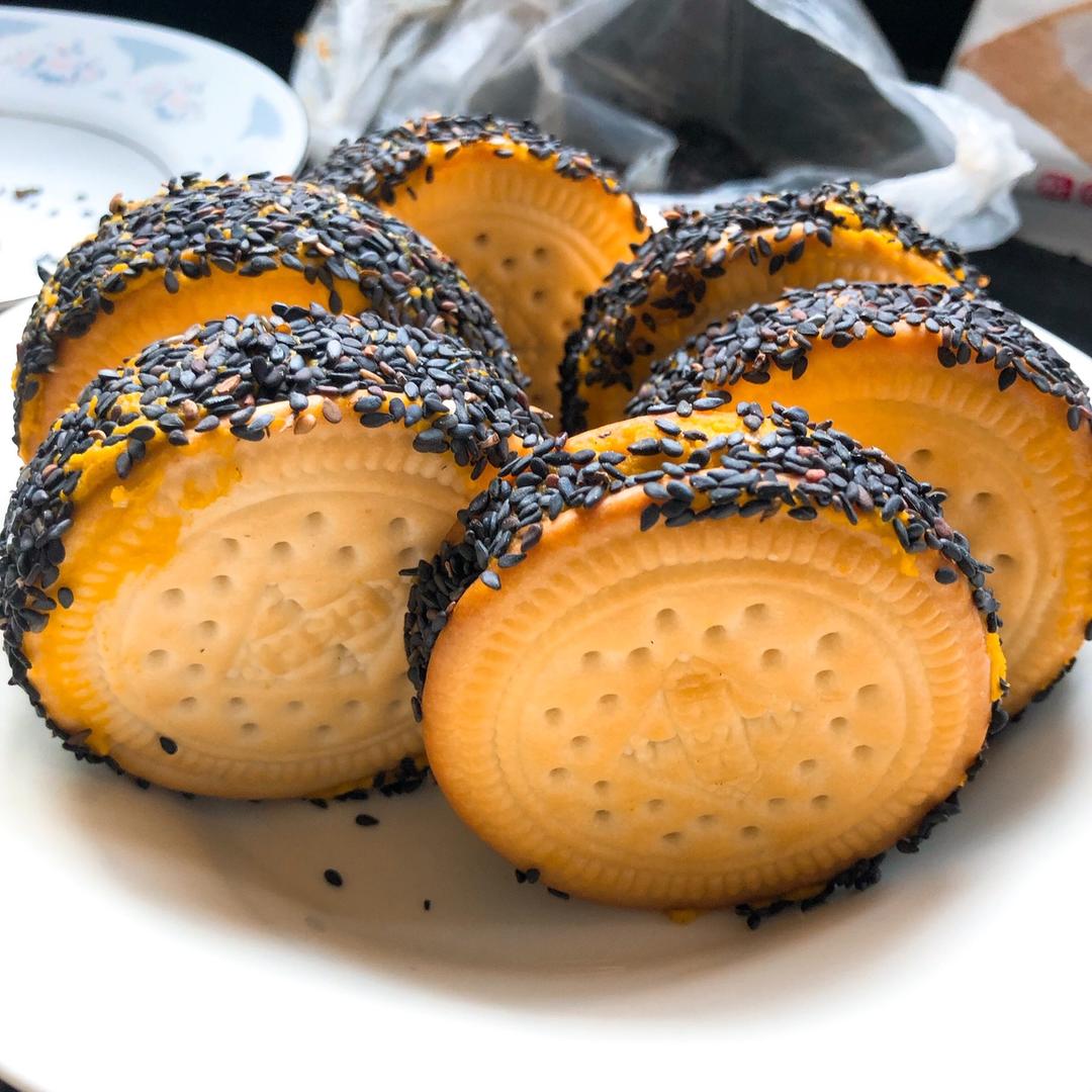外面酥脆，里面软糯香甜的南瓜饼