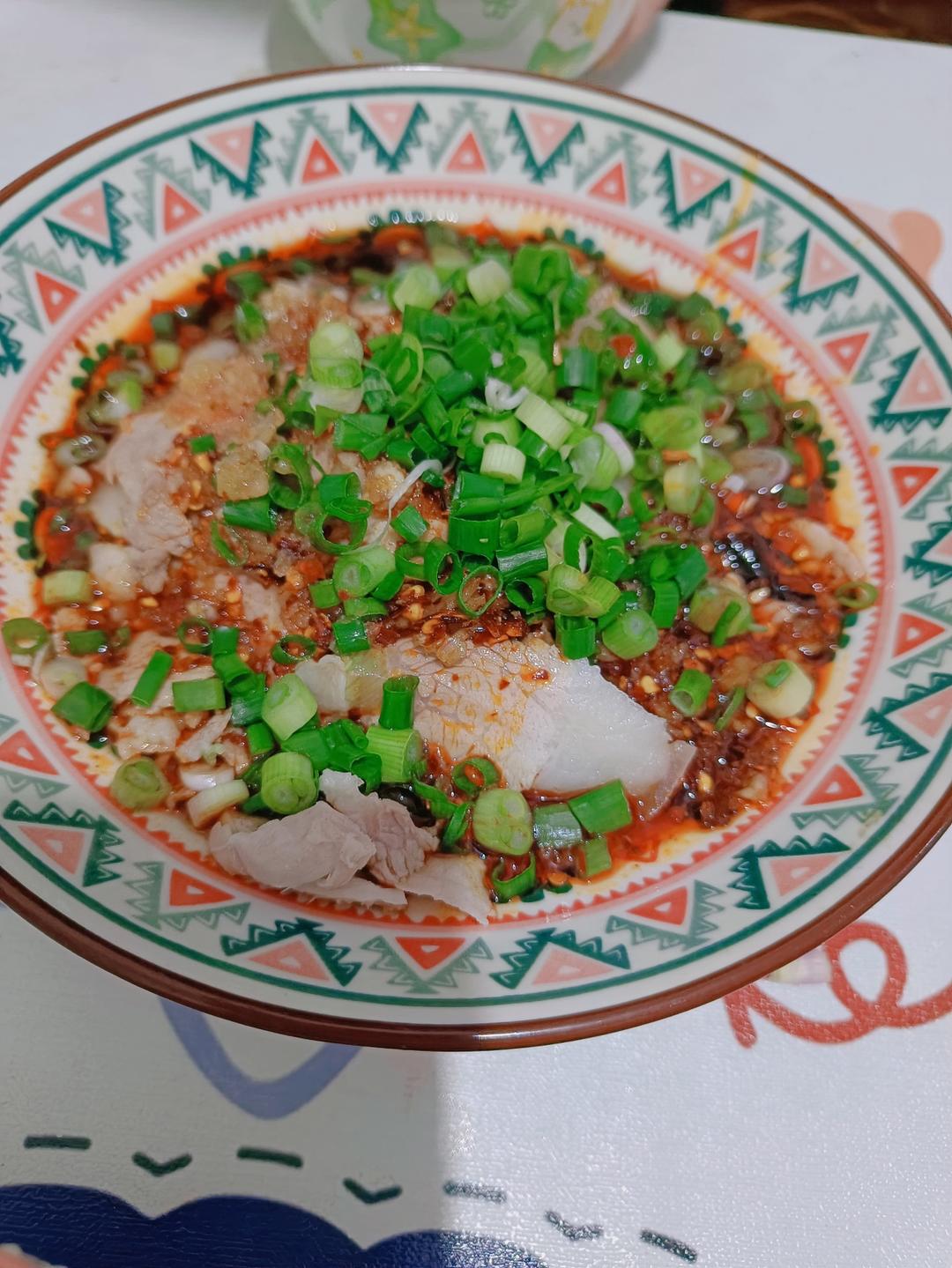 有时候，真的忍不住，搞一盘蒜泥白肉