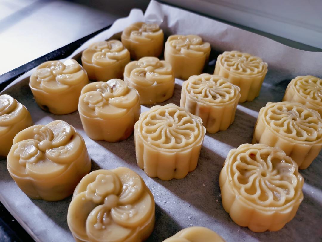 广式月饼—蛋黄莲蓉月饼