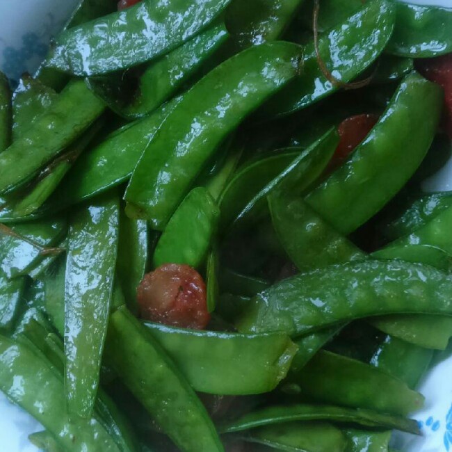 腊肠炒荷兰豆