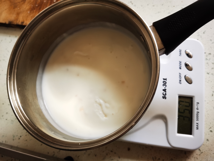 消耗酸奶的脆皮炸鲜奶的做法 步骤1