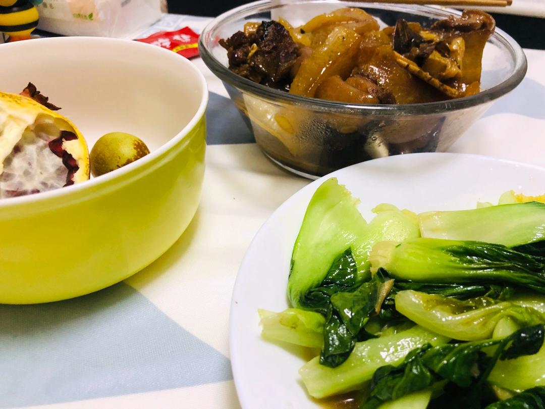 汤汁浓郁的红烧羊排不膻不腥香浓软烂味道好