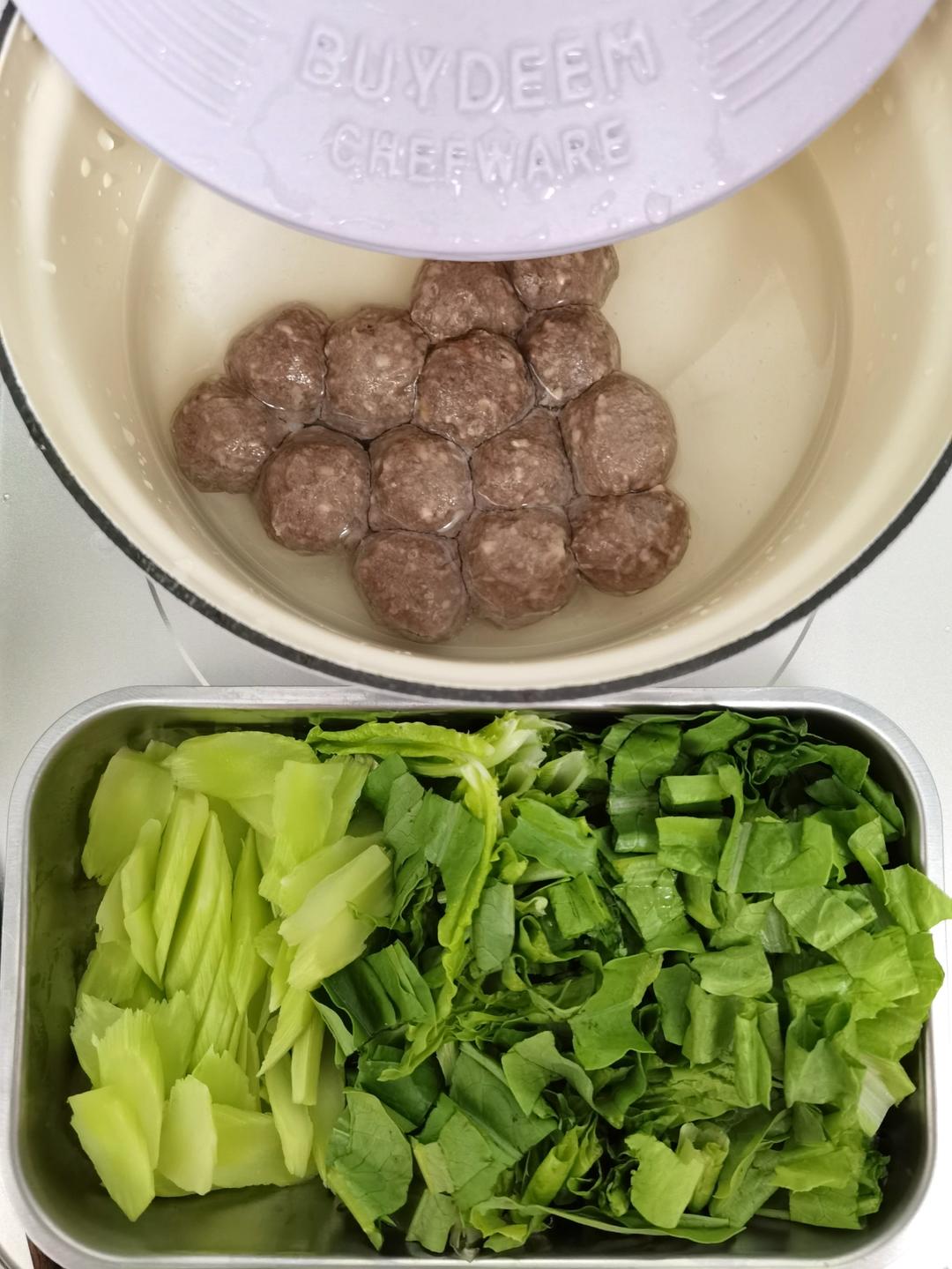 鲫鱼萝卜汤【10月北鼎珐琅锅食谱】