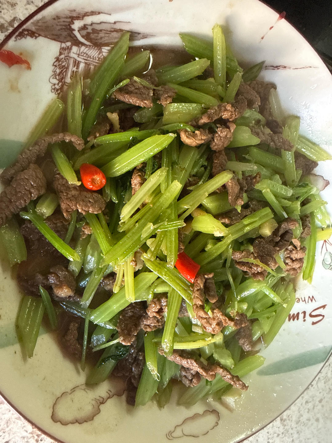 好吃到邻居敲门蹭饭的芹菜炒牛肉！