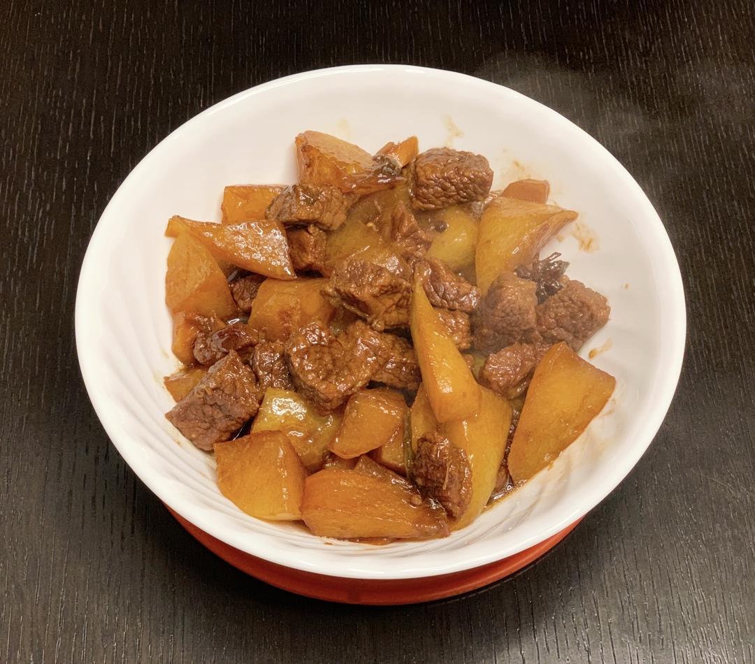 下十碗饭的萝卜炖牛腩