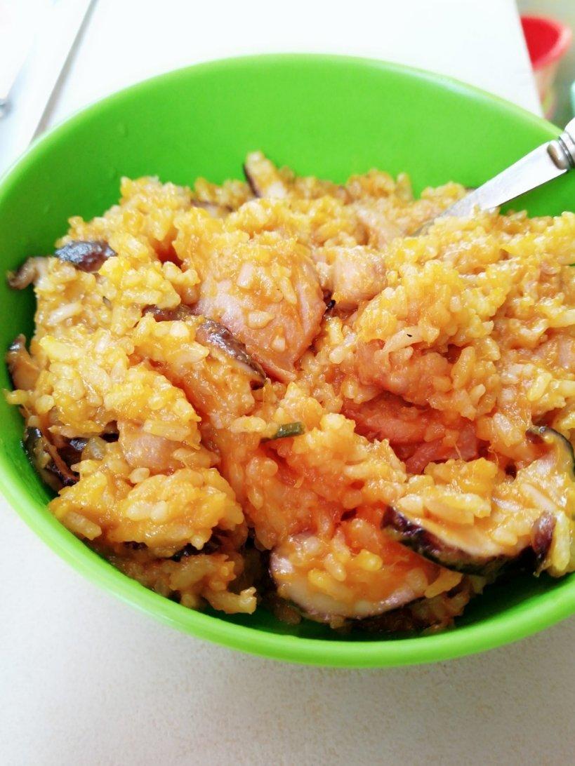 电饭煲版焖饭--香菇南瓜鸡肉饭