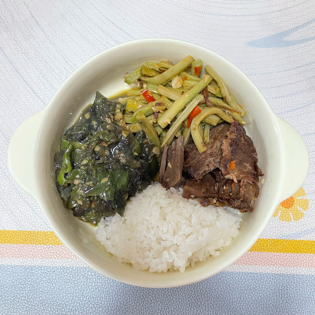 擂辣椒皮蛋茄子