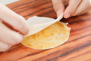饺子皮酱香饼的做法 步骤8