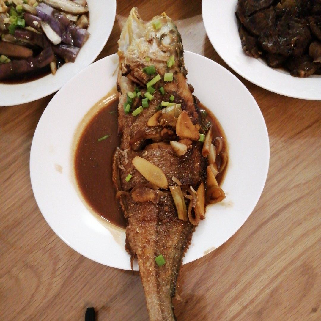 红烧黄鱼—鱼皮不破的小窍门