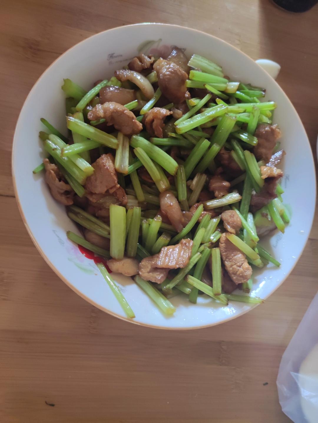 芹菜炒肉丝