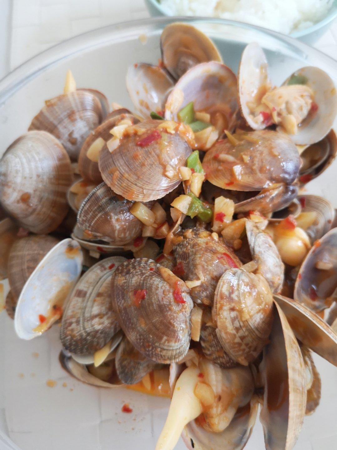 蒜蓉辣酱炒蚬子