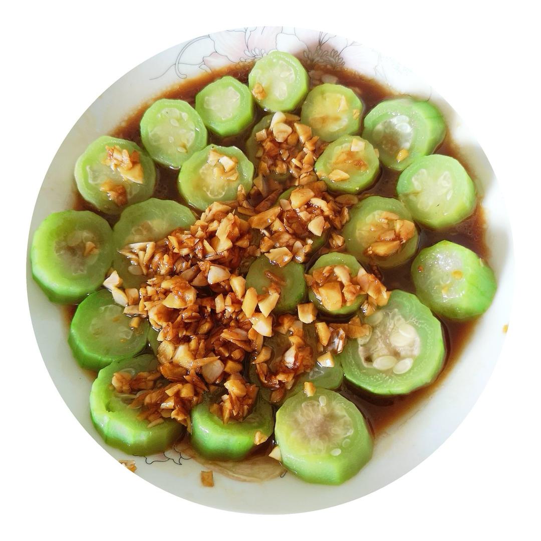 只需要五分钟就可以的美味蒜蓉蒸丝瓜