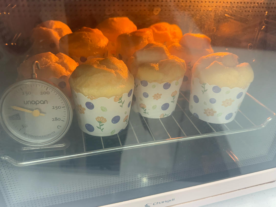 云朵般柔软的纸杯蛋糕