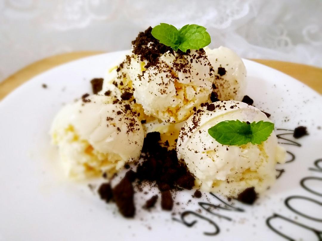 帅妈小厨做的朗姆黑加仑冰淇淋rumraisinicecream