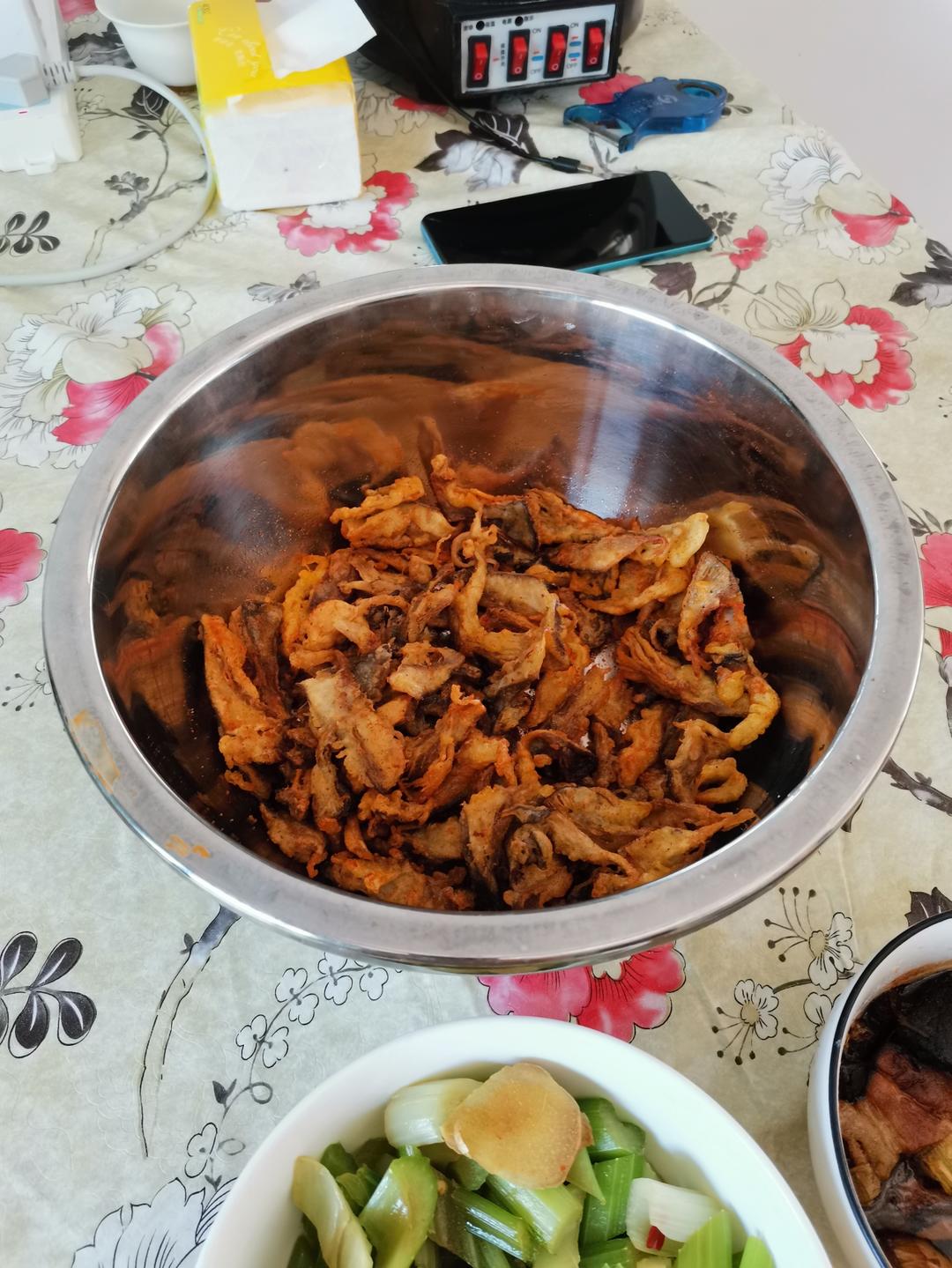 做椒盐蘑菇，直接挂面糊是不对的，大厨教你正确做法，香酥还脆
