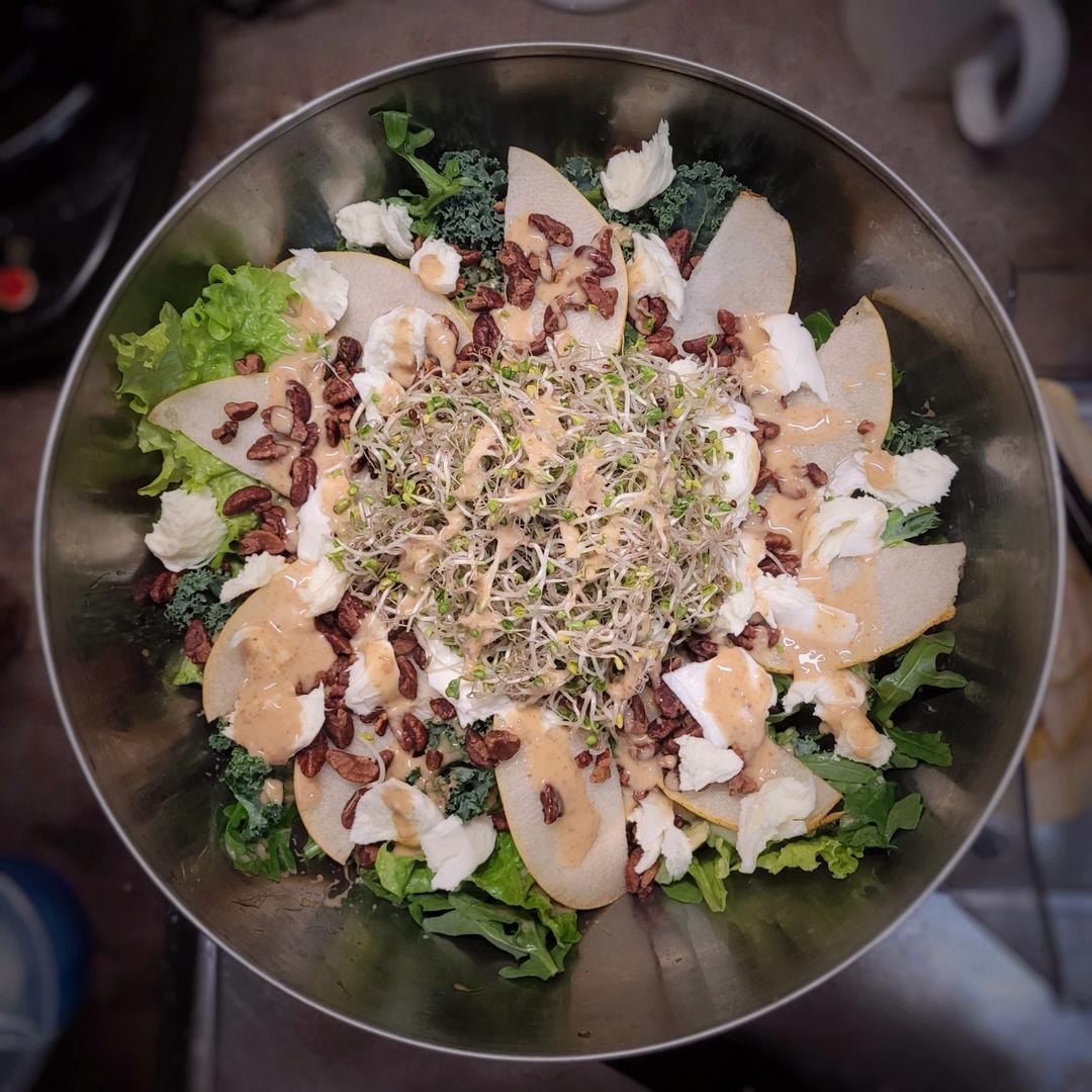 减脂美食：啤梨碧根果芝麻菜沙拉