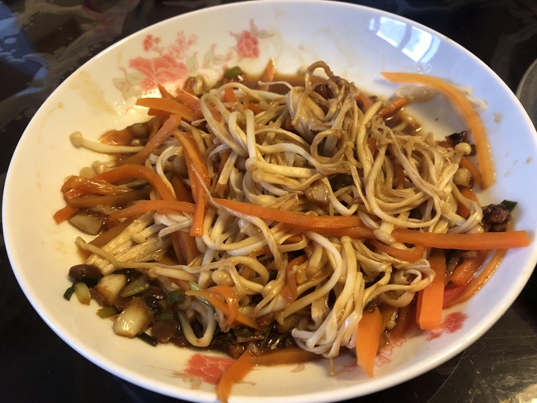 米饭杀手，好吃到舔盘的胡萝卜拌金针菇，10分钟就可以搞定