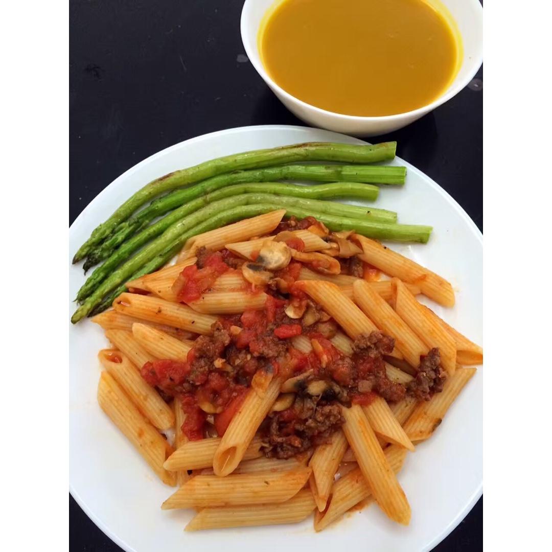 番茄肉酱意大利通心面