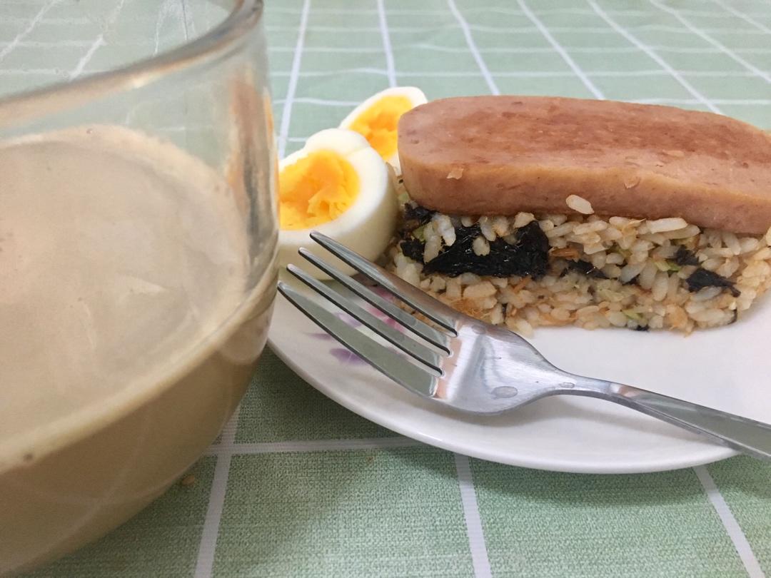 超厚超满足的午餐肉饭团