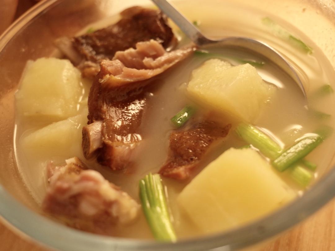 腊排骨炖土豆