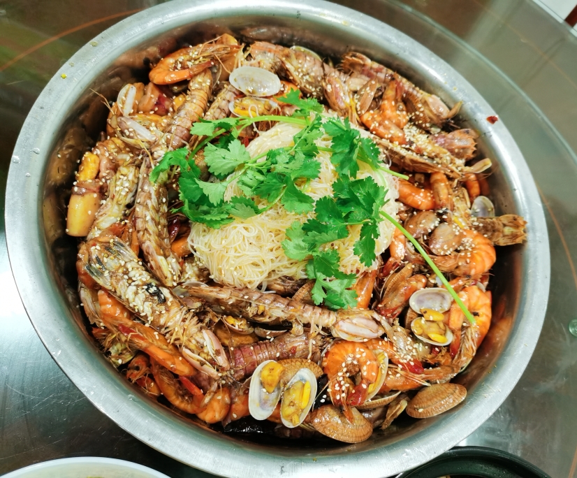 干锅海鲜大杂烩的做法