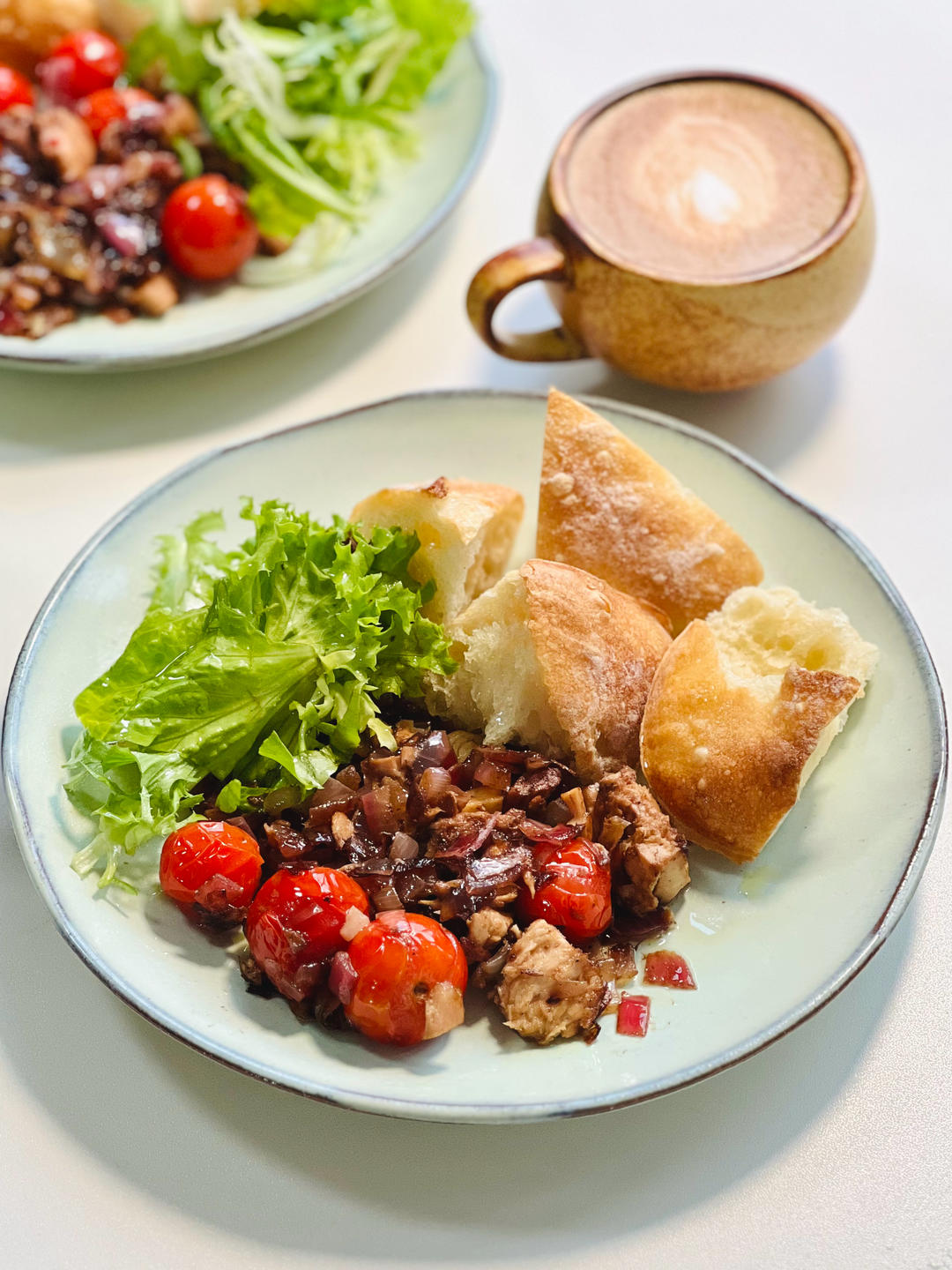 油醋汁金枪鱼佐面包