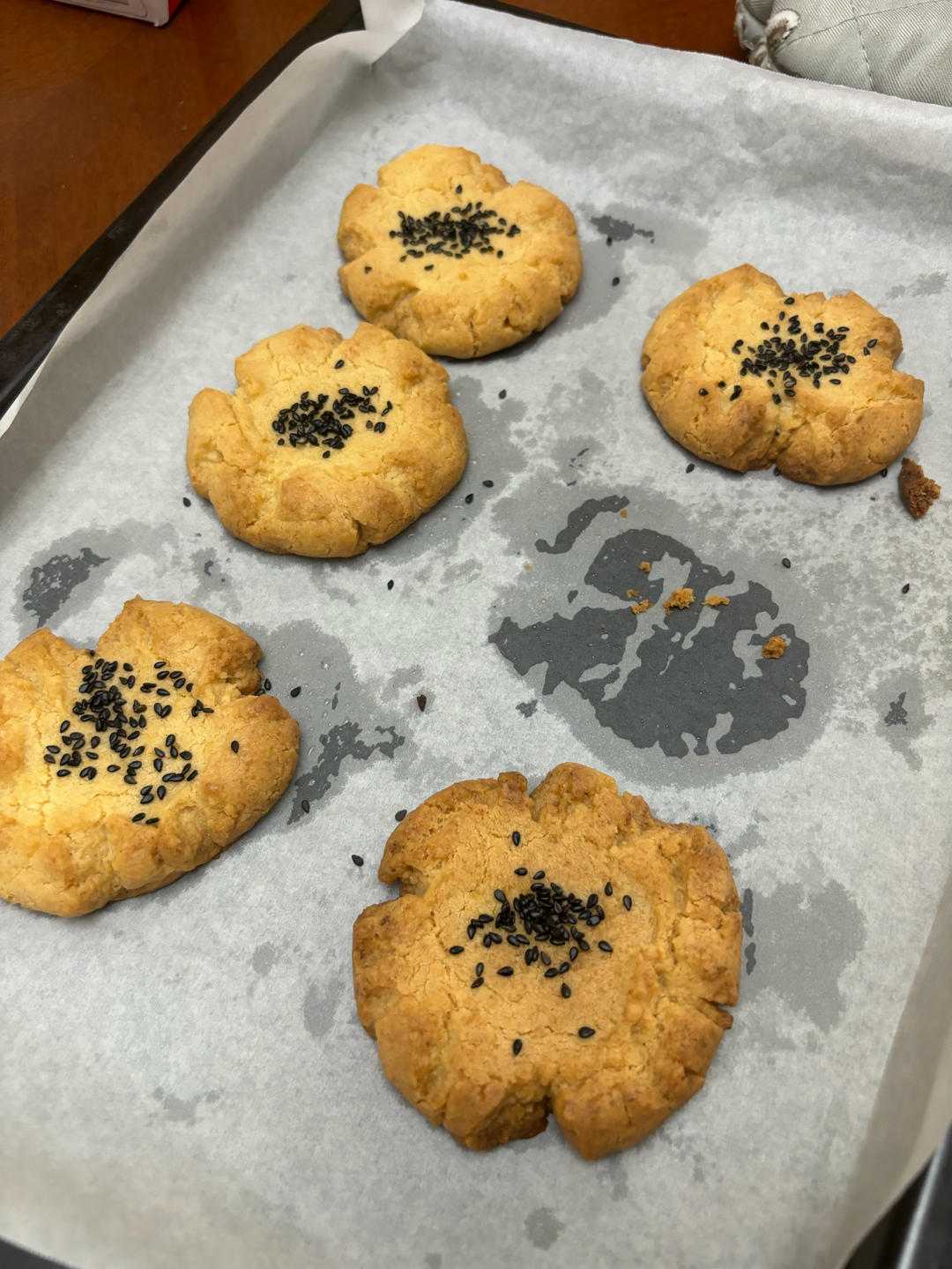 轻轻一按就碎掉的原味桃酥（不输猪油版）