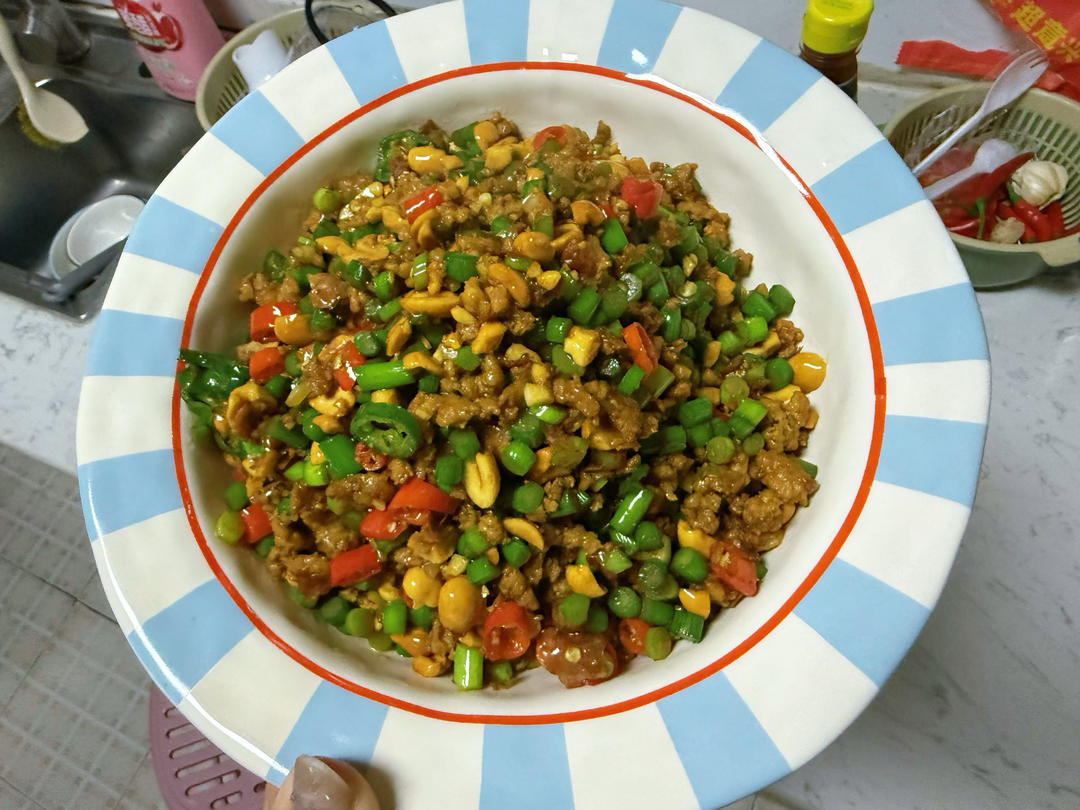 蒜苔炒肉末，三碗米饭都不够吃