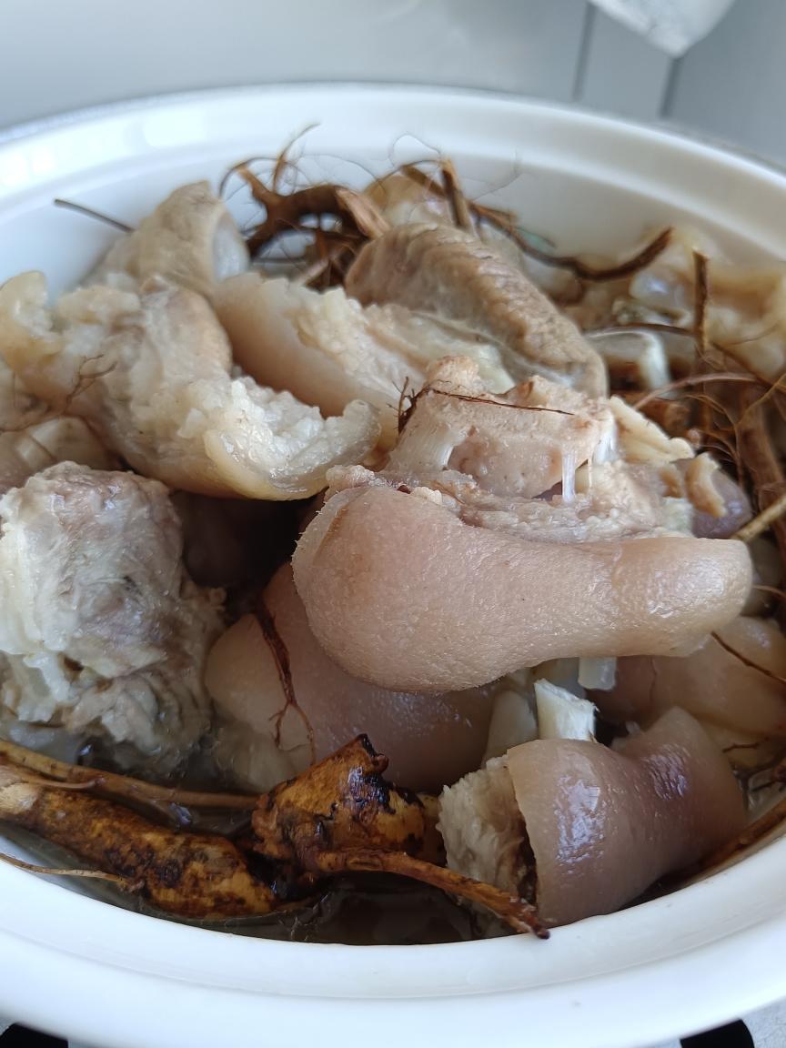 奶根蒸猪脚