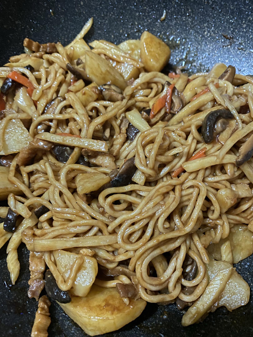 火腿土豆焖面