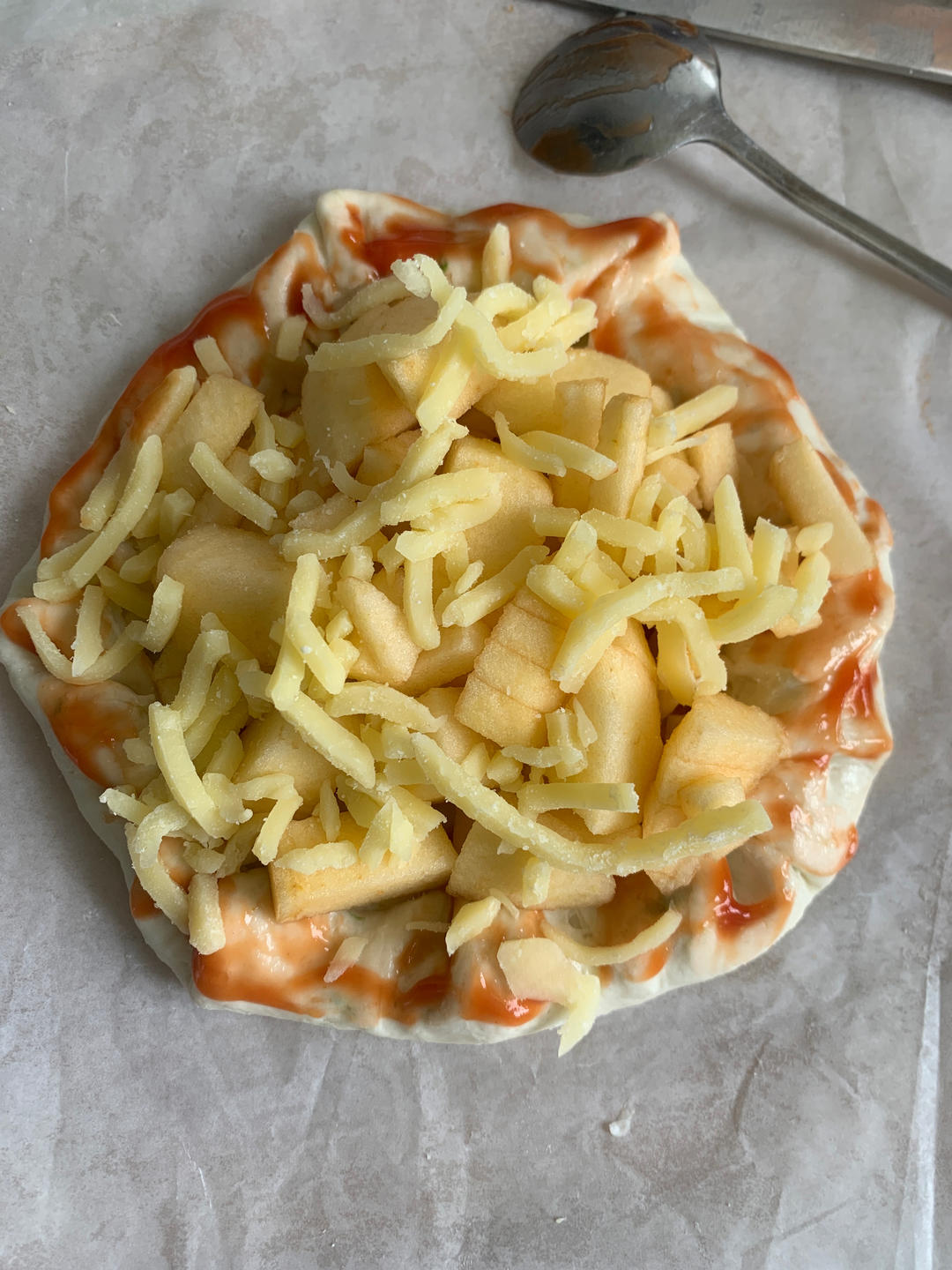 手抓饼苹果披萨